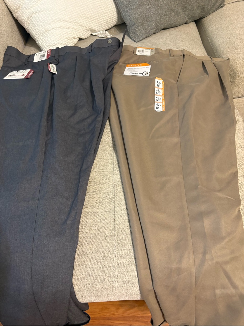 Savane Men's Pleated Dress Pants in Navy and Khaki. New with tags